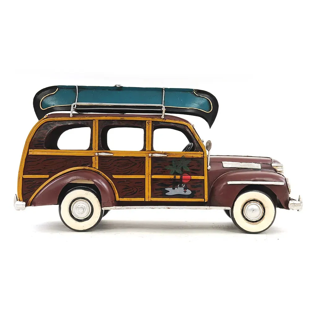 1947 Chevrolet Suburban W/Canoe 1:14