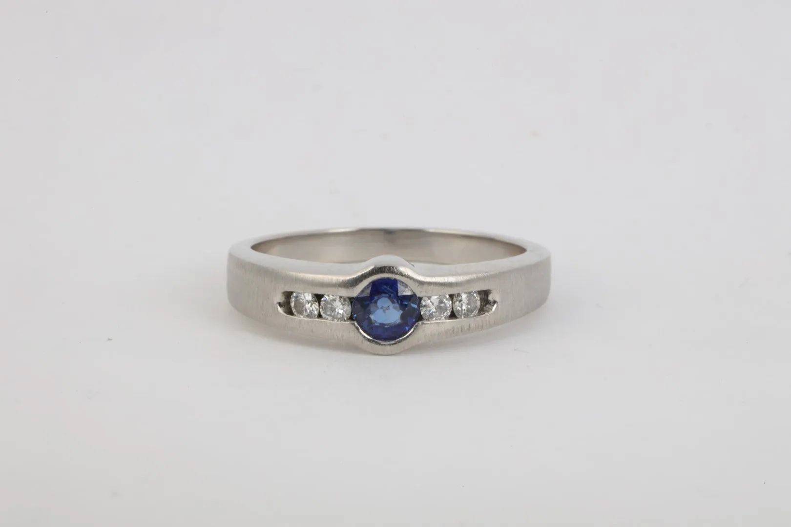 950 Platinum 0.39tcw Sapphire 0.28tcw Diamond Ring Size 8.25 (8.97g.)