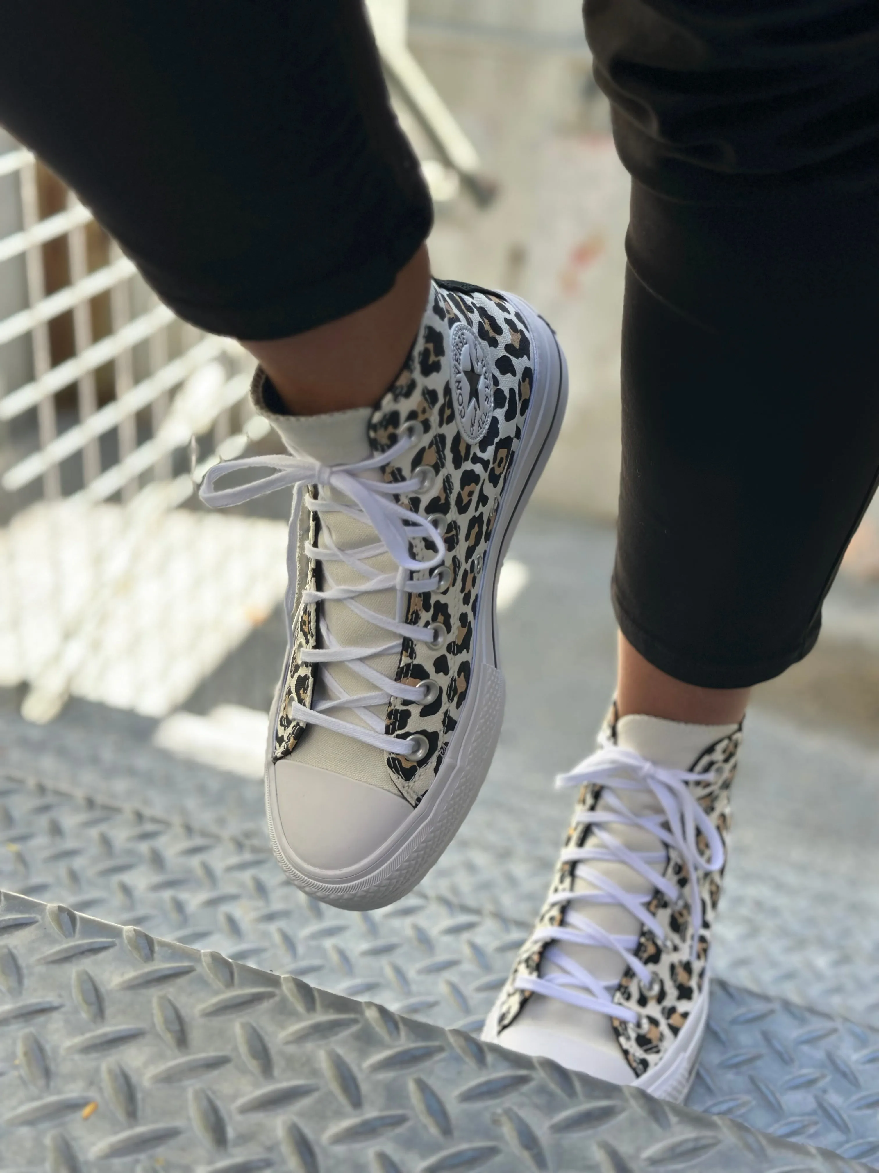 Converse Chuck Taylor Lift Leopard Love High White