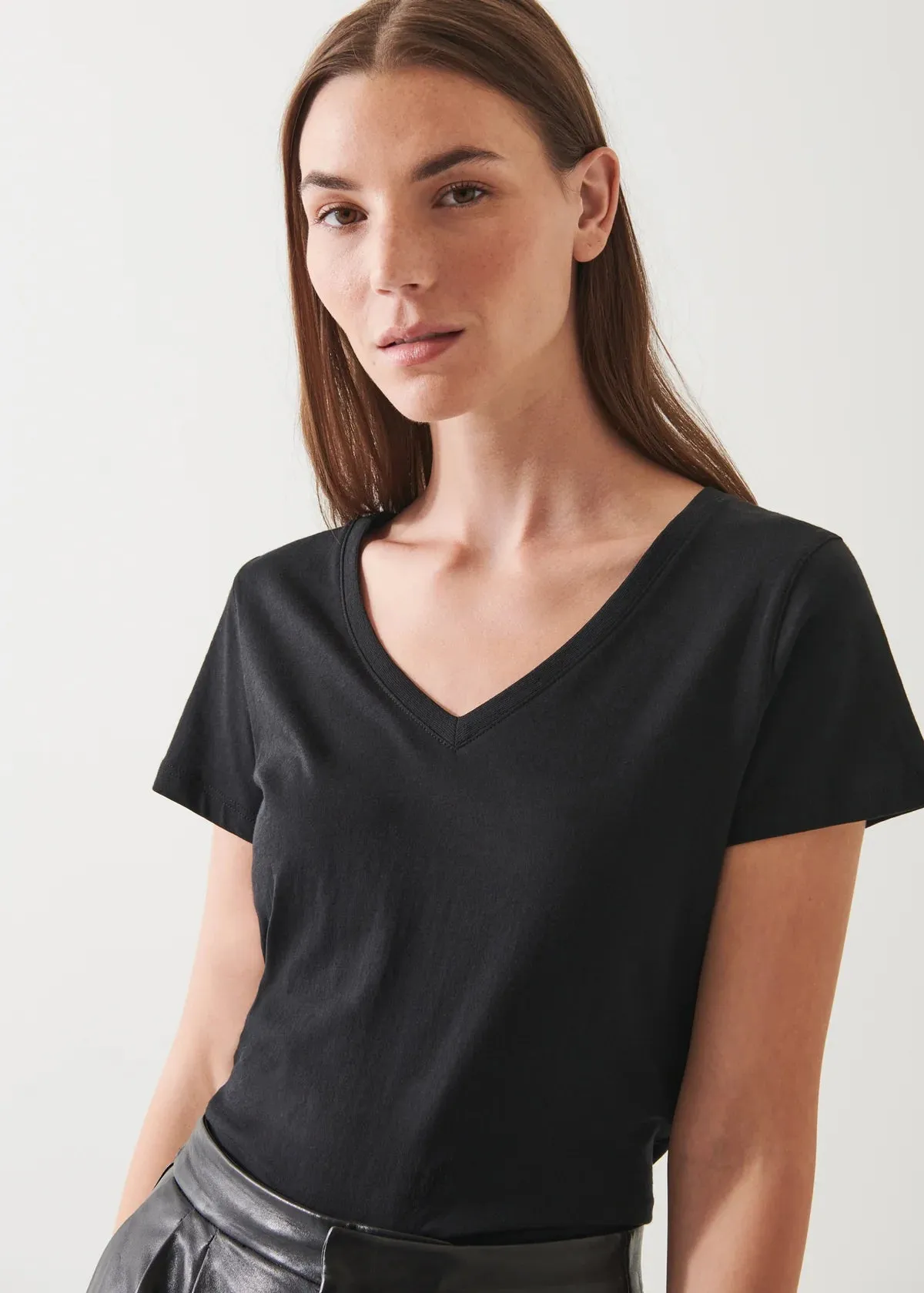 LIGHTWEIGHT PIMA COTTON V-NECK T-SHIRT (BLACK) - PATRICK ASSARAF