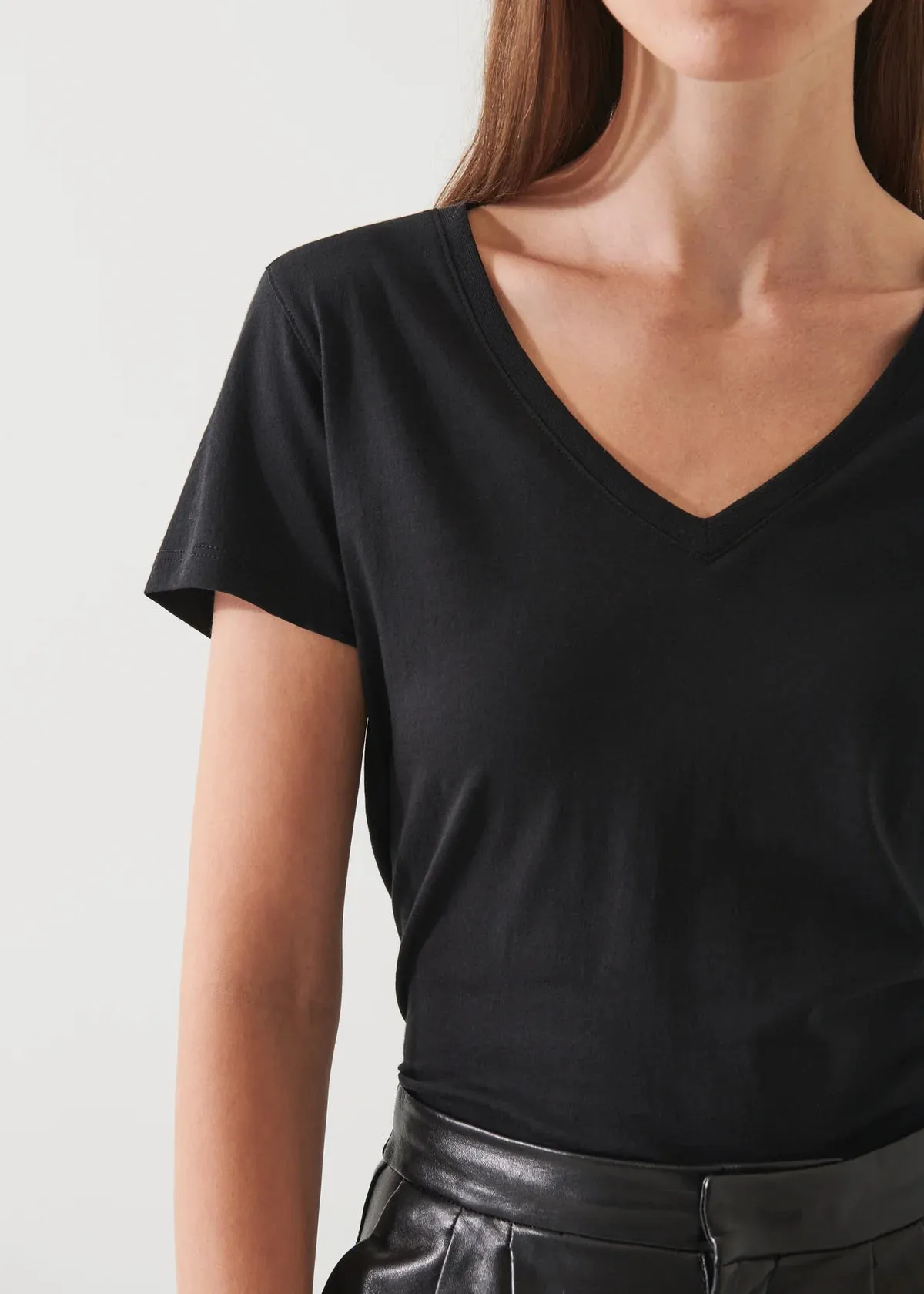 LIGHTWEIGHT PIMA COTTON V-NECK T-SHIRT (BLACK) - PATRICK ASSARAF