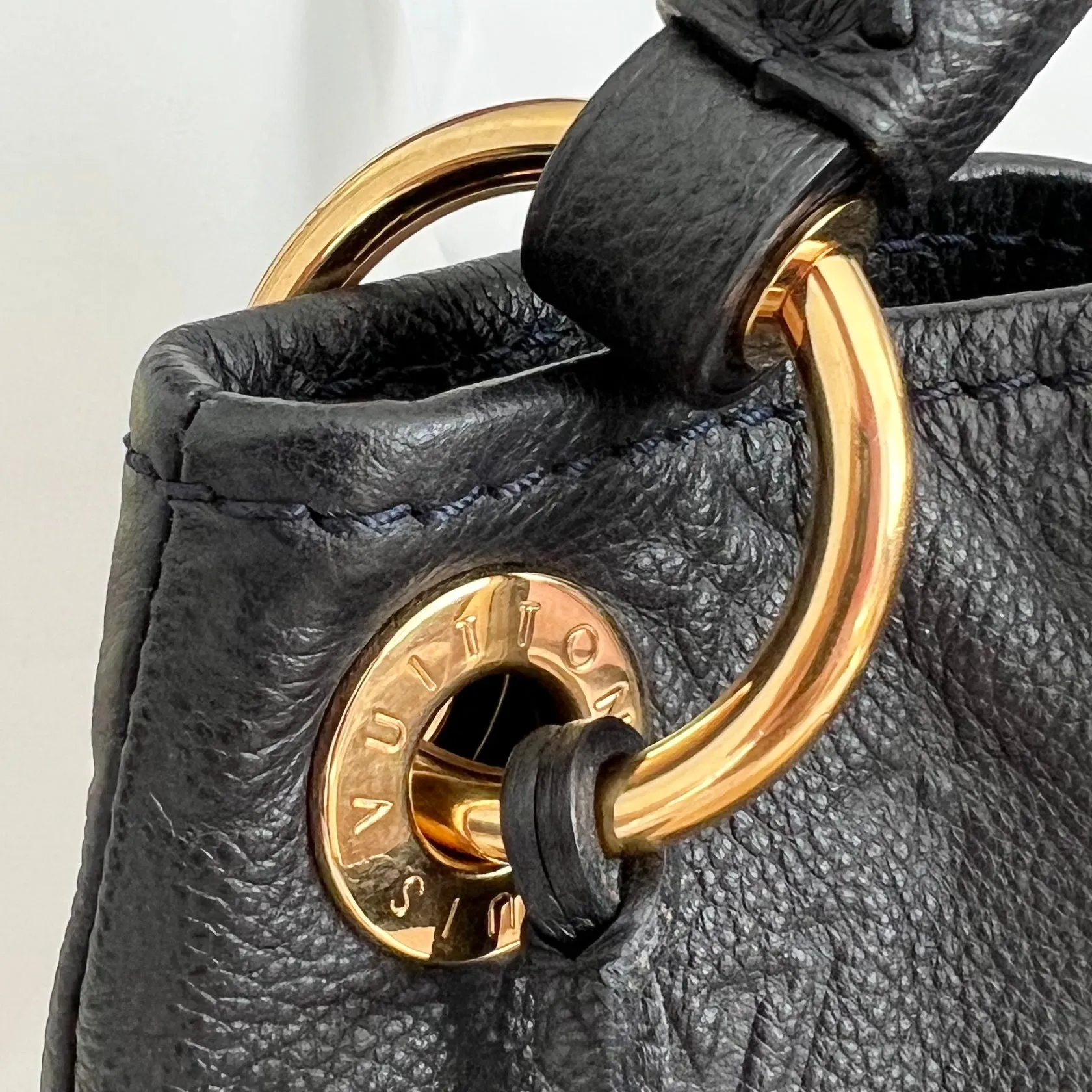 Louis Vuitton Artsy MM Bag