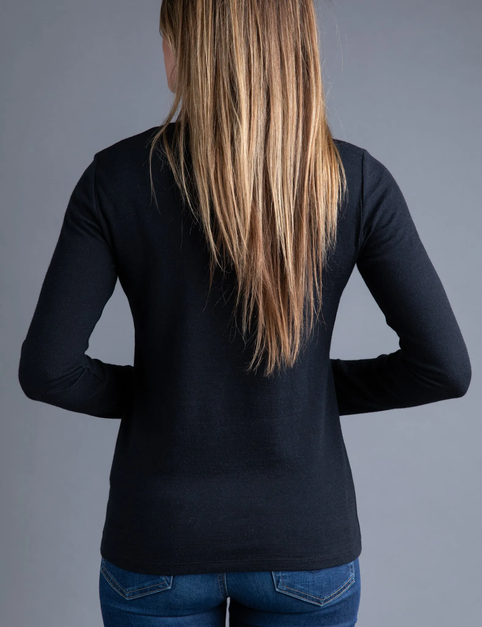 Majestic Long Sleeve Cotton/Cashmere Crewneck Tee in Noir/Black