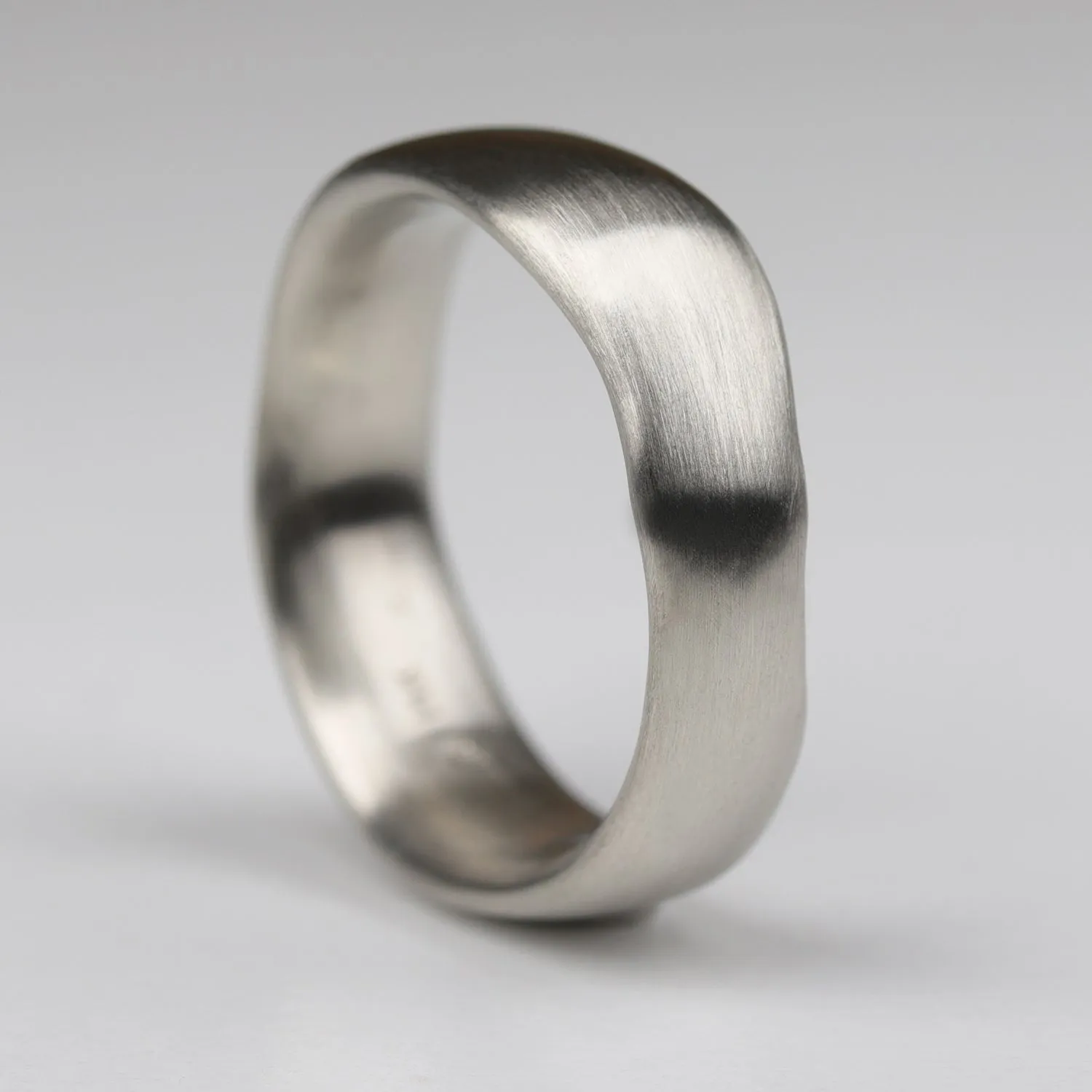 Medium Sculpted Band