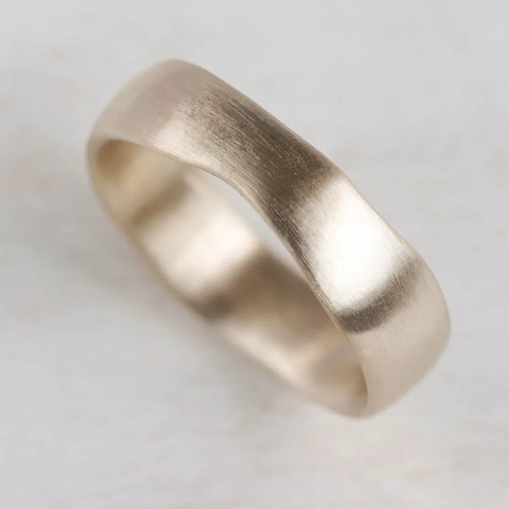 Medium Sculpted Band