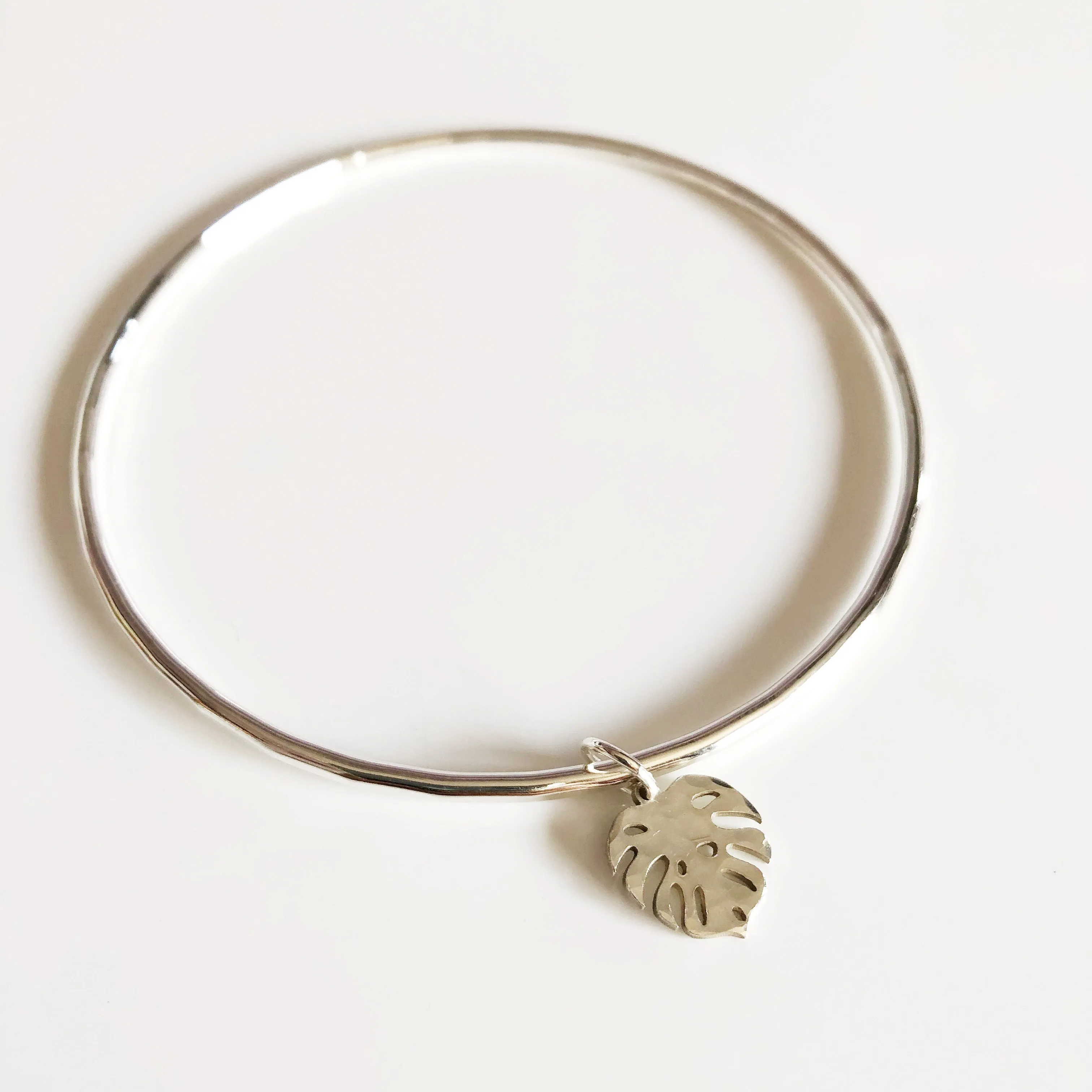 Monstera charm bangle (B364)