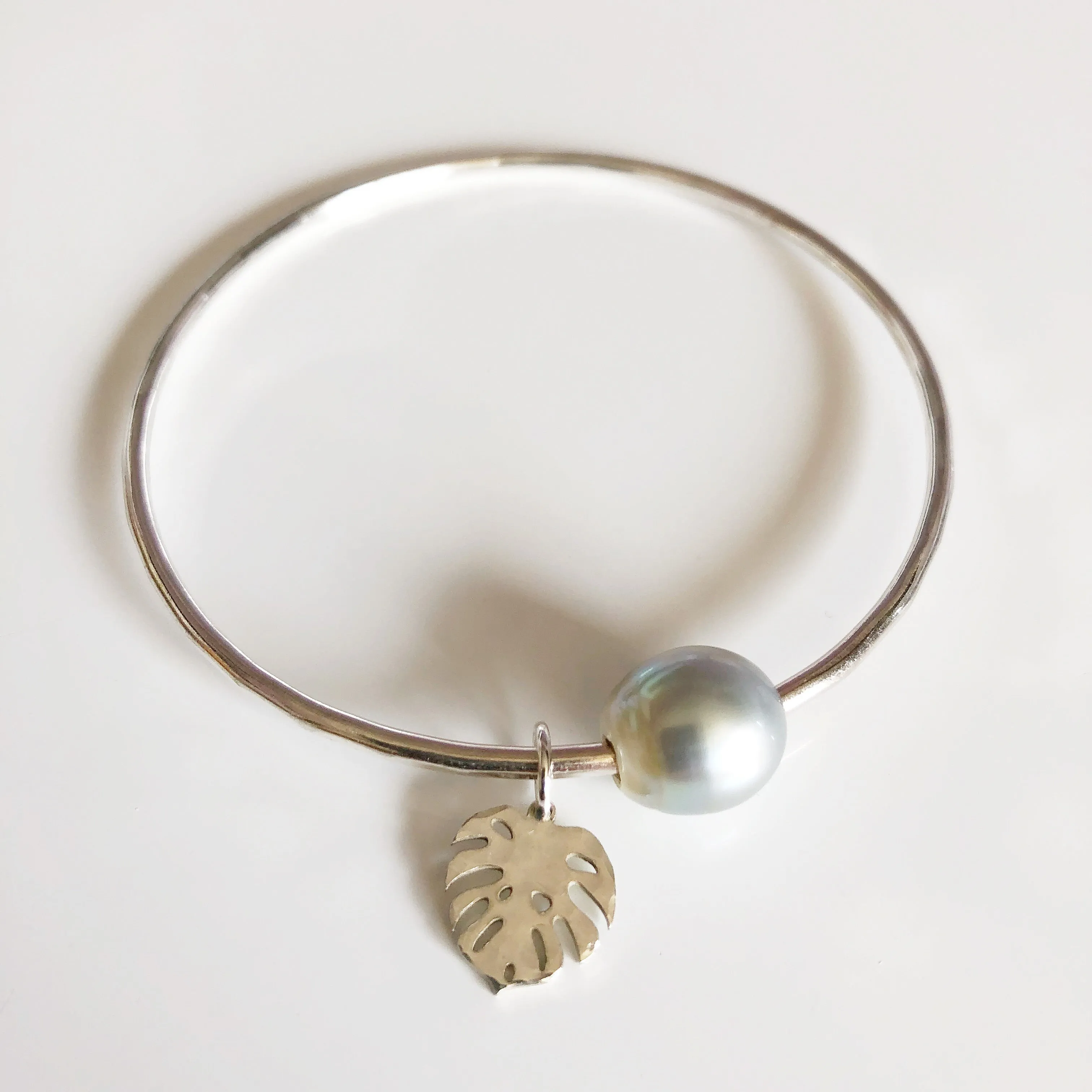 Monstera charm bangle (B364)