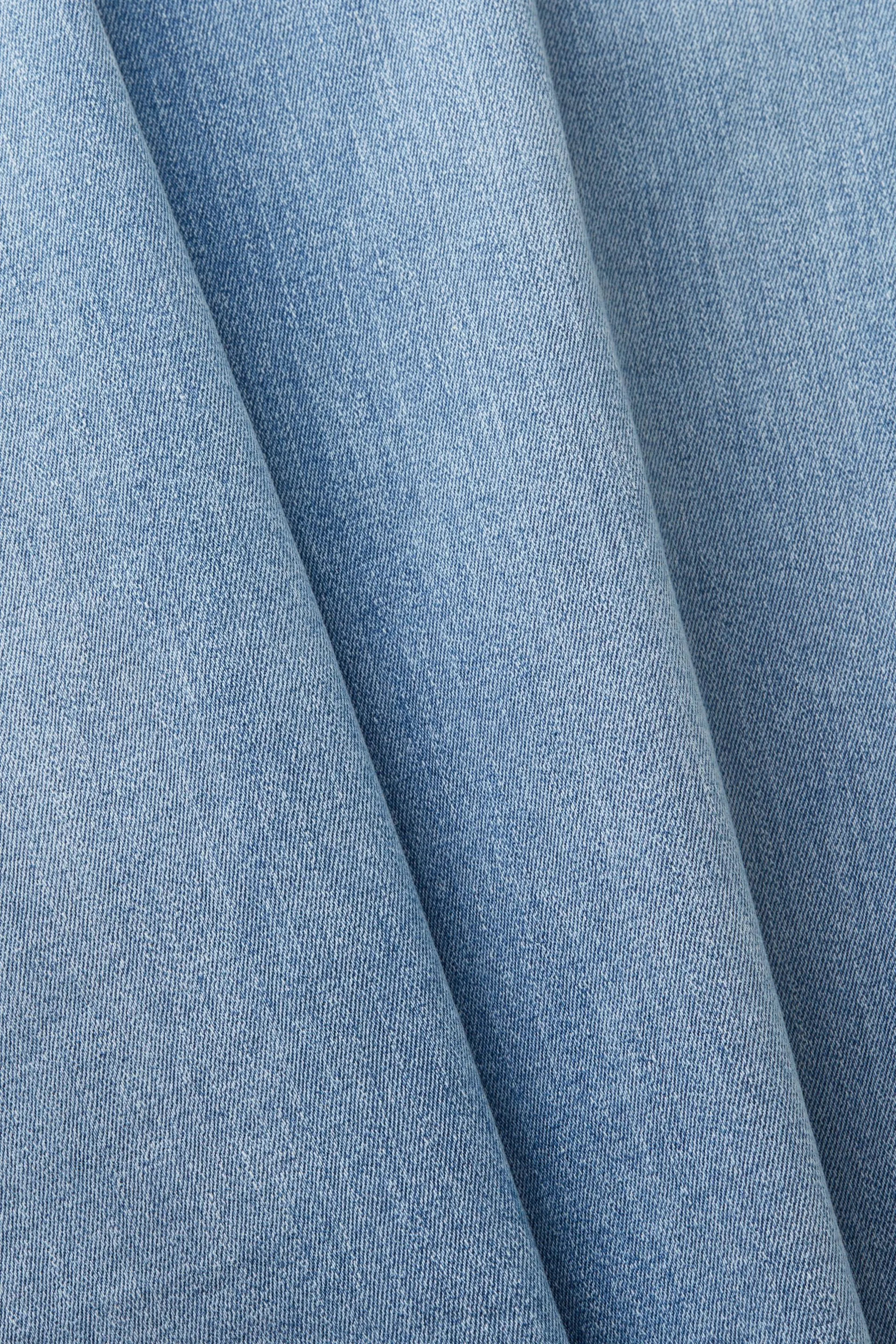 Schmal geschnittene Jeans mit mittelhohem Bund