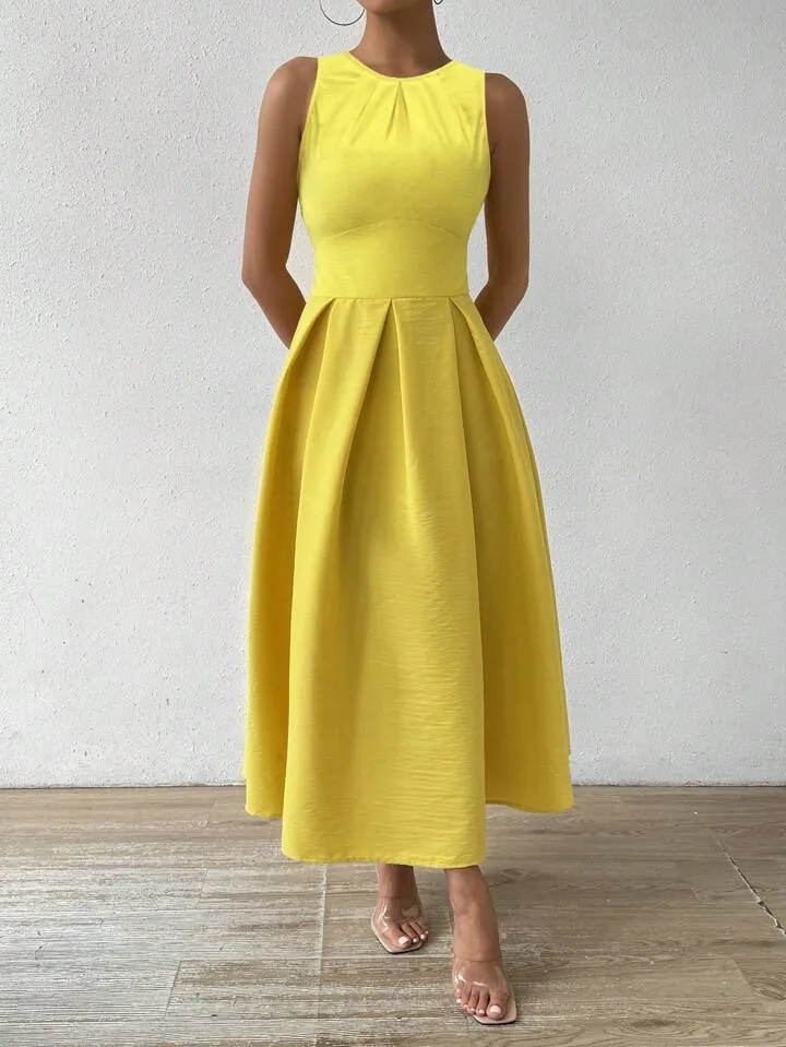 Solid color sleeveless dress in yellow