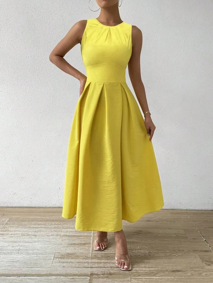 Solid color sleeveless dress in yellow